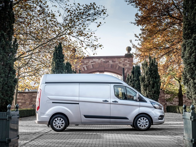 Ford Transit Custom legt bei Design, Wirtschaftlichkeit und Technologie neue Messlatte für Eintonnen-Transporter