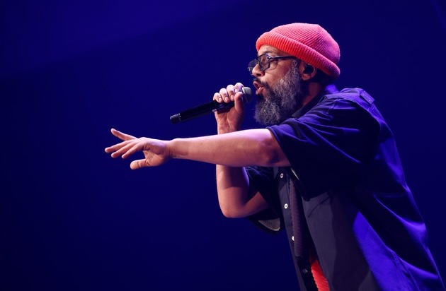 Channel Aid: Channel Aid 2025: Samy Deluxe liefert eindrucksvolle Hommage an die Hamburger Musikszene
