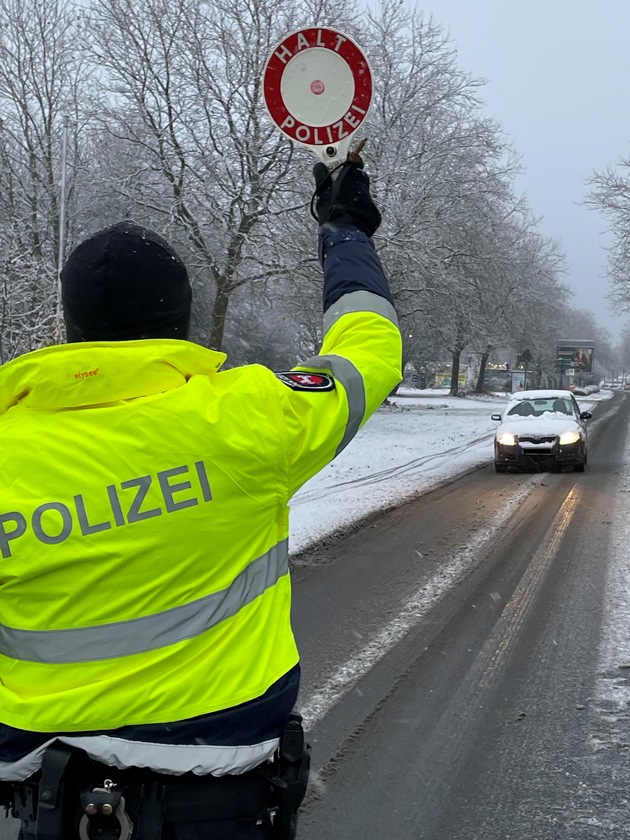 POL-WHV: Verkehrskontrolle - Schwerpunkt: Situative Winterreifenpflicht