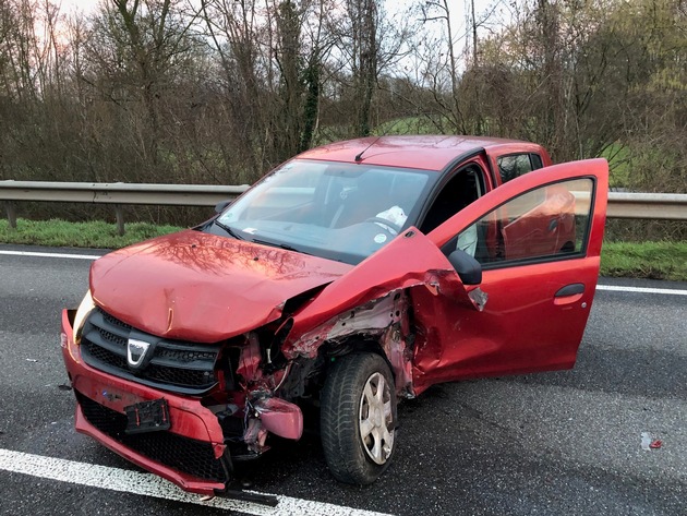 POL-PDLD: A65 - Schwerer Verkehrsunfall mit verletzten Personen und ca. 27.000 Euro Sachschaden