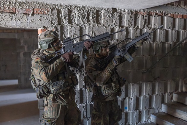 Operation &quot;Bollwerk Bärlin&quot; / Wachbataillon übt in Berlin den urbanen Kampf