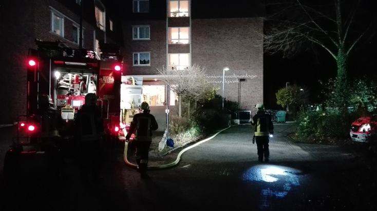 FW-GE: Brand in einer Souterrainwohnung Altenheim Trinenkamp