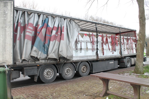 POL-PDKL: A62/Hütschenhausen, Polizei kontrolliert Brummifahrer