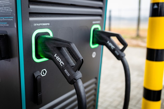 Autobahn GmbH eröffnet neuen Schnellladepark an der A8