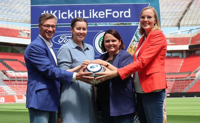 Ford-Werke GmbH: "KICK IT LIKE FORD" - Ford engagiert sich für Diversität und Geschlechtergleichstellung im Frauenfußball