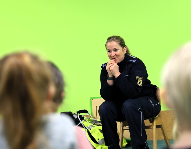 POL-OG: Offenburg - Prinzessinnen, Prinzen und die wichtigsten Fahrgäste: Unsere Kinder! Polizei besucht Kindergarten in Offenburg und sensibilisiert Schulanfänger - Mit guten Nachrichten ins Wochenende