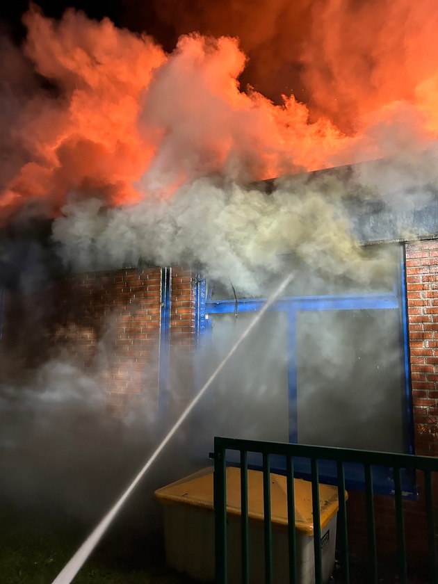 FW Dülmen: Spiekerhof-Kindergarten in Vollbrand