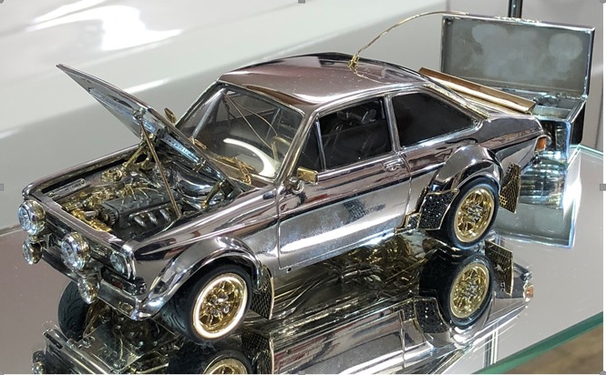 Ford-Werke GmbH: Ford Escort-Modellauto aus Gold, Diamanten und Silber - voraussichtlich hoher Erlös bei Online-Auktion (FOTO)