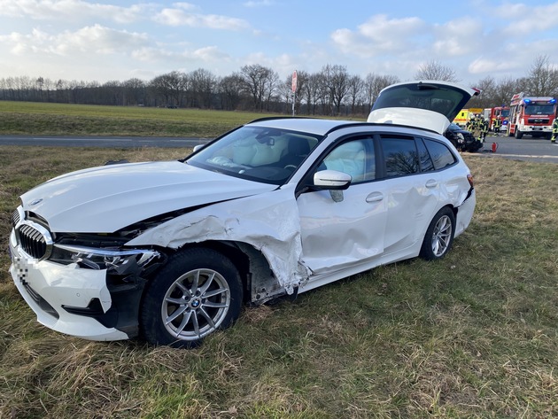 POL-STD: Sieben Verletzte bei Vorfahrtsunfall in Buxtehude-Ovelgönne