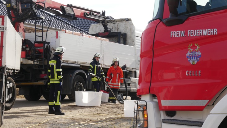 FW Celle: Größere Mengen Diesel in Groß Hehlen ausgetreten!