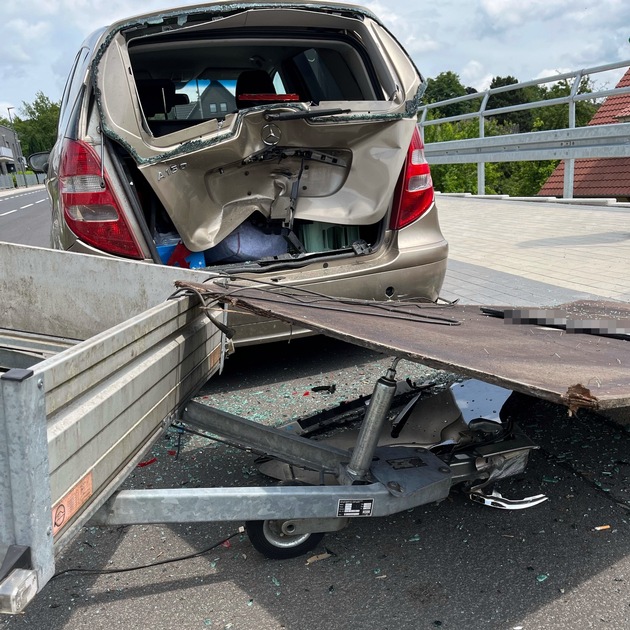 POL-RBK: Overath - Verkehrsunfall mit hohem Sachschaden in Heiligenhaus