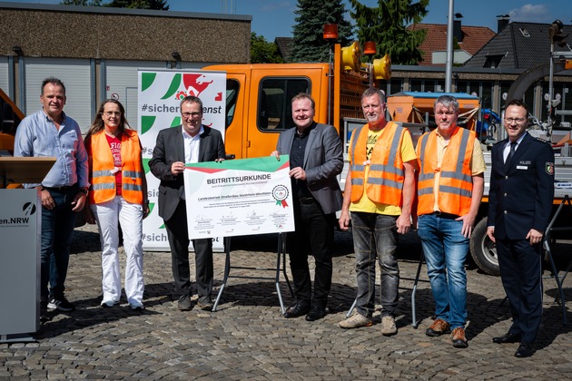 Straßen.NRW tritt dem Präventionsnetzwerk #sicherimDienst bei - NRW-Verkehrsminister Oliver Krischer zeigt Unterstützung für mehr Sicherheit