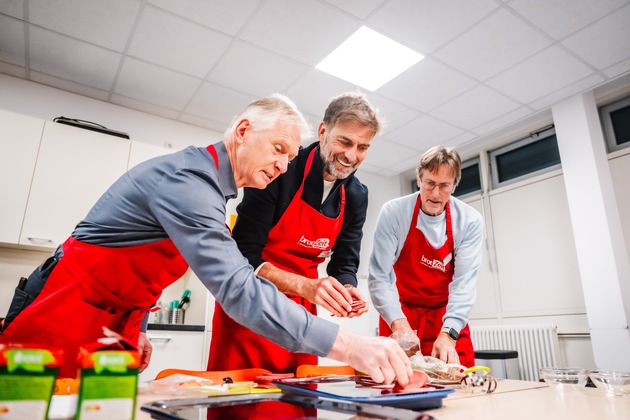 Jürgen Klopp besucht brotZeit-Frühstück in Frankfurt / DVAG setzt sich für ein ausgewogenes Schulfrühstück ein