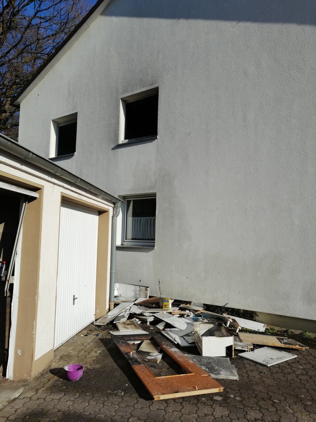 FW-GL: ausgedehnter Küchenbrand in Bergisch Gladbach