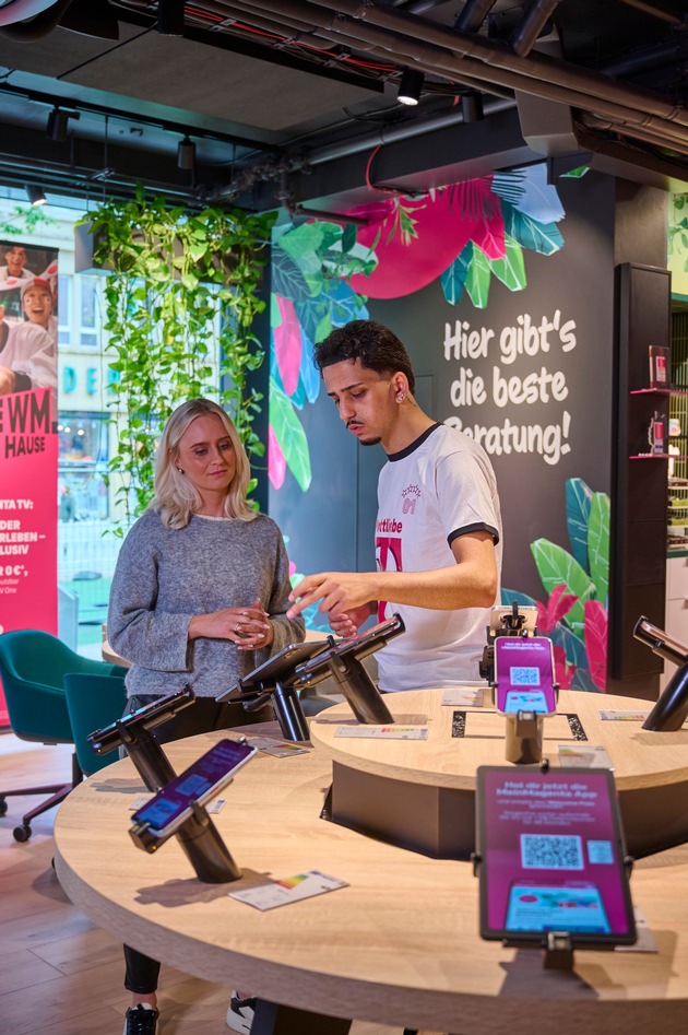 Mit KI, WM und Erlebniswelt: Telekom er&ouml;ffnet neuen Anziehungspunkt in der Dortmunder Innenstadt
