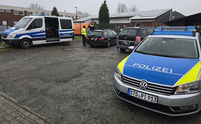 POL-STD: Verkehrskontrollen in Stade - 65 Autofahrer angehalten - ein Fahrer geflüchtet