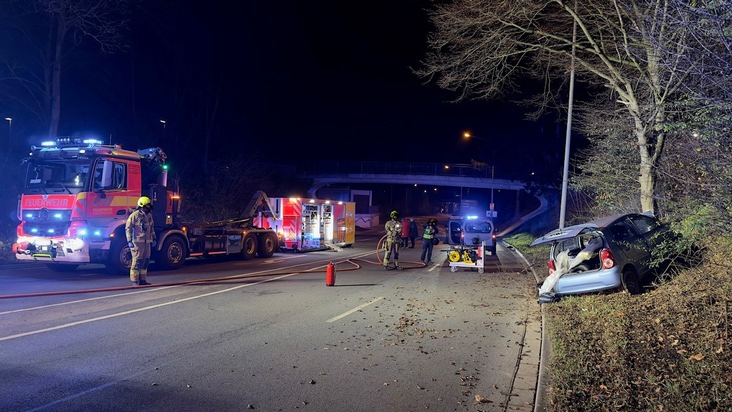 FW Paderborn: Verkehrsunfall mit zwei Schwerstverletzten
