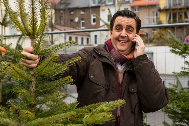 &quot;Bastian Pastewka und Anke Engelke auf der Überholspur bei Blitzeis&quot;: SAT.1 zeigt &quot;PASTEWKAS WEIHNACHTSGESCHICHTE&quot; am 20. Dezember 2013 (FOTO)