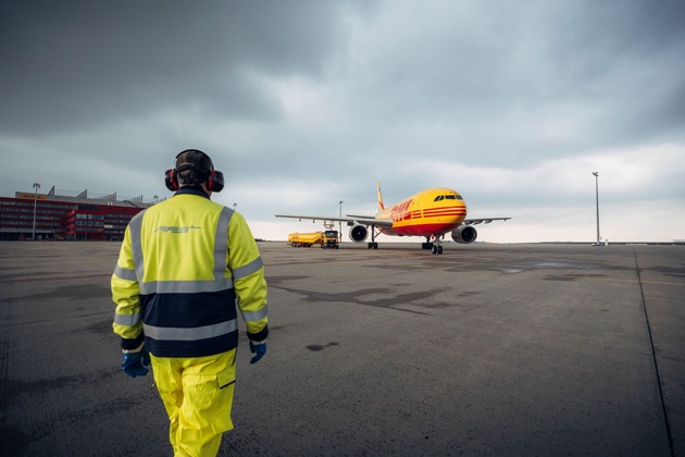 PM: DHL Express und Shell unterzeichnen Vereinbarung zur Förderung nachhaltiger Luftfracht am Flughafen Brüssel / PR: DHL Express and Shell sign deal to drive sustainable air freight at Brussels airport