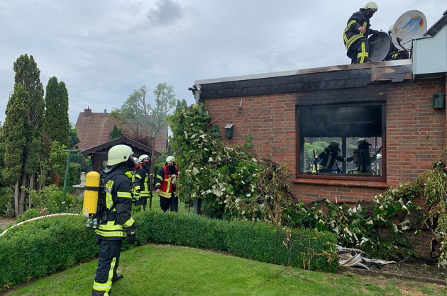 FF Goch: Wohnhaus-Anbau komplett ausgebrannt (mit Bildmaterial)
