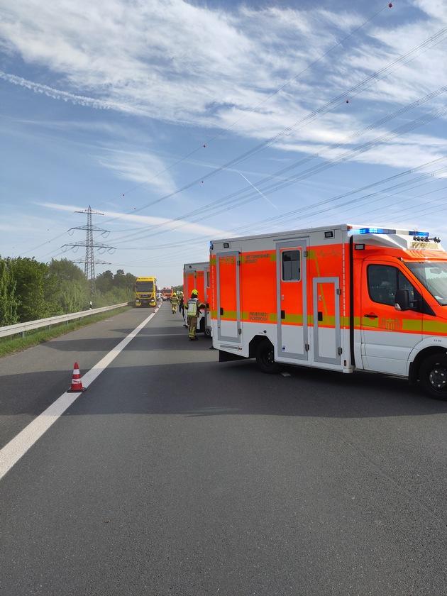 FW Paderborn: Verkehrsunfall auf der Autobahn 33
