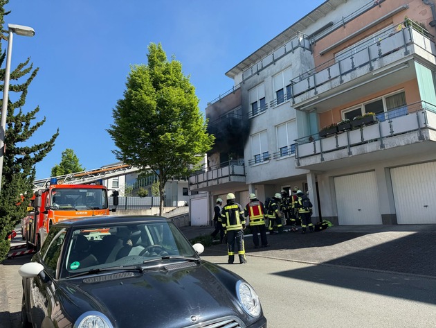 FW-RS: Brand auf Balkon in der Roonstraße - Feuerwehr verhindert Ausbreitung