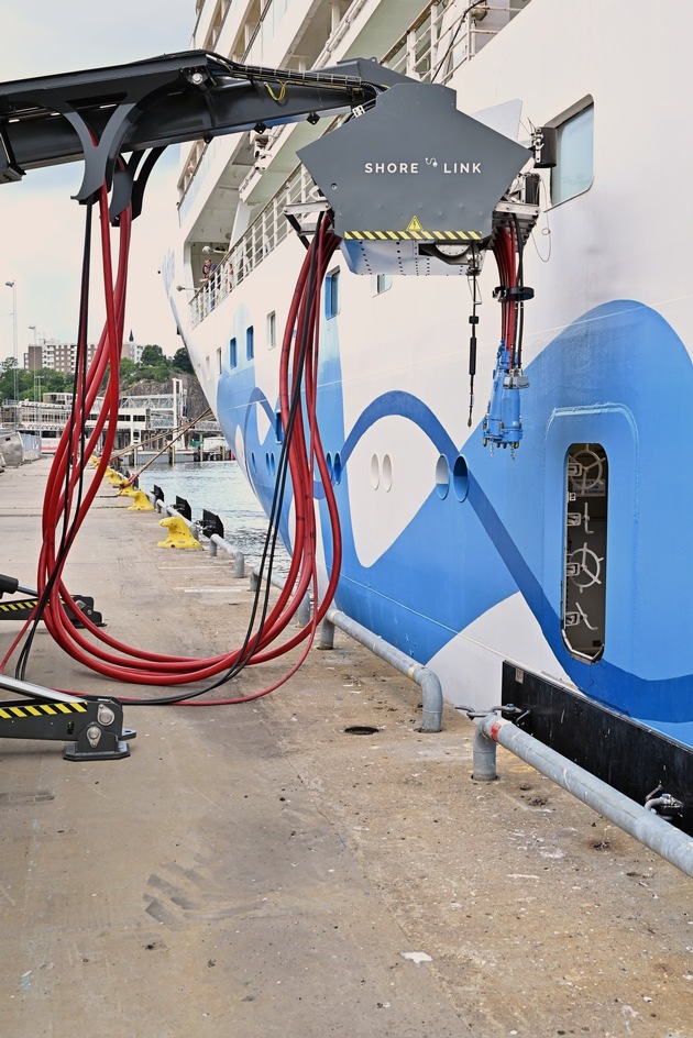 AIDA Pressemeldung: Kreuzfahrtschiff AIDAdiva eröffnet die erste schwedische Landstromanlage für Kreuzfahrtschiffe am Port of Stockholm