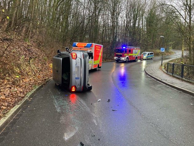 POL-ME: Vorfahrt missachtet: drei Leichtverletzte bei Verkehrsunfall - Velbert - 2412034