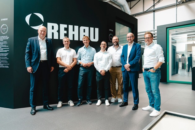 New doors are opening: Step in and unlock new opportunities. REHAU Window Solutions zeigt neue smarte Zutrittslösung auf der Fensterbau Frontale 2026.