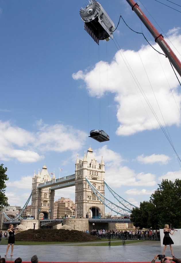 Neuer Opel Insignia landet spektakulär in London