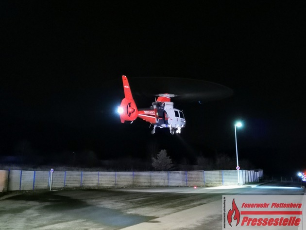 FW-PL: OT-Köbbinghauser Hammer. Rettungshubschrauber fliegt Schwerverletzten nach Betriebsunfall in Unfallklinik.