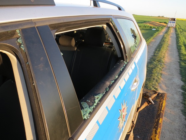 POL-DN: Hambacher Forst: Streifenwagen wurde erheblich beschädigt