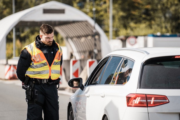 Bundespolizeidirektion München: Unerlaubte Einreisen in Bayern Januar-Oktober 2023 / Bundespolizeidirektion München stellt mehr als 30.000 illegale Grenzübertritte fest
