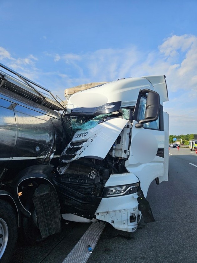 POL-ROW: ++ Zeugen gesucht: Schwerer Unfall auf der A 1 bei Gyhum ++