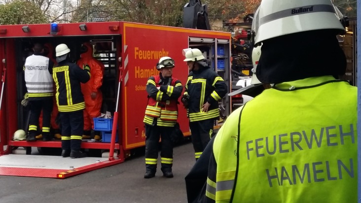 POL-HM: Gefahrguteinsatz in einer Schule - auslaufendes Quecksilber sorgt für größeren Einsatz von Feuerwehr und Rettungsdienst