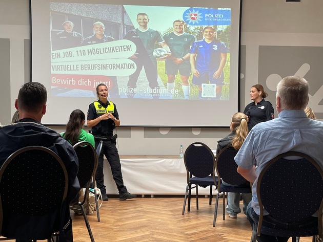 POL-OS: Osnabrück: Erfolgreiche Rückkehr von &quot;Tough like a Cop&quot; bei neuer Azubimesse