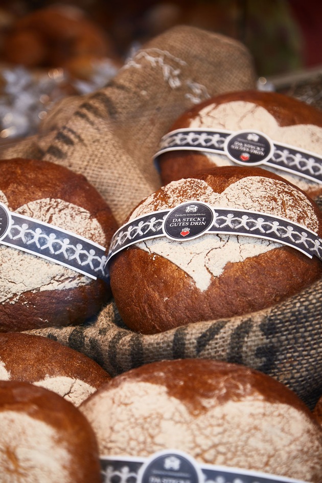Charity-Aktion &quot;Ein Brot, das Gutes tut&quot;: Innungsbäcker zeigen ein Herz für Kinder und spenden 100.000 Euro