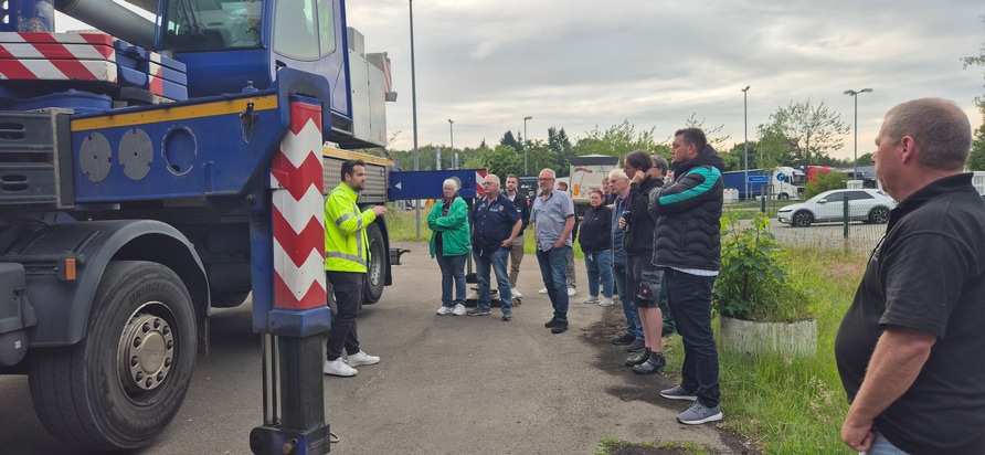 POL-ROW: ++ Hoch hinaus beim 220. Fernfahrerstammtisch der PD Lüneburg ++