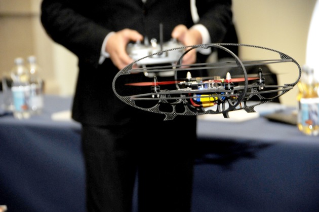 Gemeinsames Forschungslabor von Infineon und Management Center Innsbruck. Innovationsprojekt für Multicopter bereits marktreif. - BILD