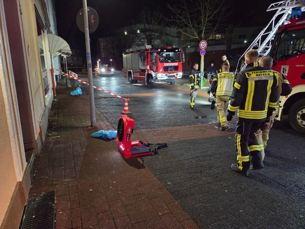 FW Datteln: Buttersäure im Flur sorgt für Feuerwehreinsatz in der Stadt