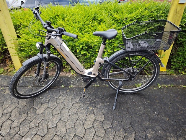 POL-GÖ: (171/2025) Göttingen: Aufmerksamer Anwohner stört mutmaßliche Fahrraddiebe auf den Zietenterrassen, hochwertiges E-Bike von Tatverdächtigem zurückgelassen, Eigentümer/in gesucht!