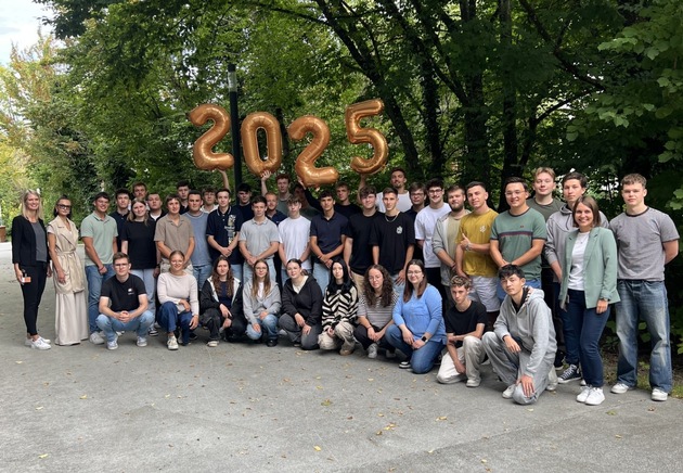 Start der Ausbildung bei ifm; Pressemitteilung der ifm electronic gmbh