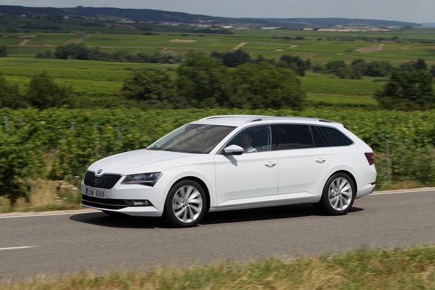 SKODA SUPERB Combi ist Restwertriese - bester Werterhalt aller Mittelklassemodelle (FOTO)