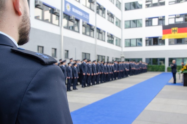 BPOLD FRA: 158 Bundespolizisten feierlich am Flughafen Frankfurt vereidigt