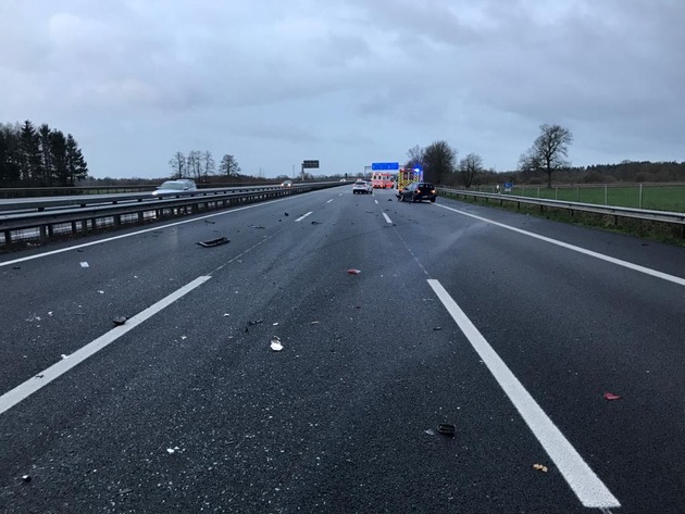 POL-ROW: +++A1 voll gesperrt+++Mehrere schwere Unfälle auf der Hansalinie