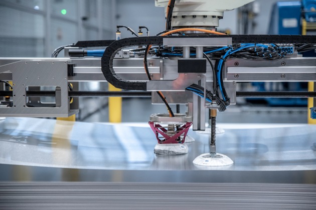 Hightech-Roboter für die Blechbearbeitung