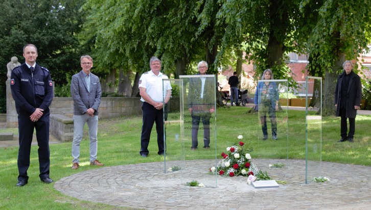 POL-AK NI: Polizeiakademie Niedersachsen übergibt neue Stele des Mahnmals