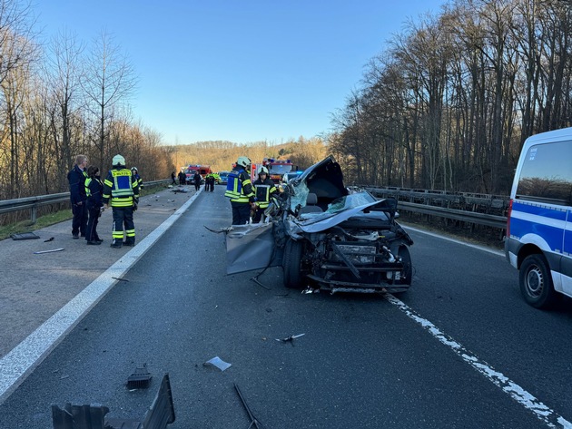 FW-EN: Tragehilfe und Verkehrsunfall