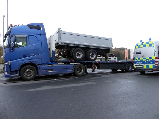 POL-OH: Tonnenschwere Ladung ohne wirksame Sicherung beinahe auf die Autobahn gefallen - Kraftfahrer dankbar für Polizeikontrolle