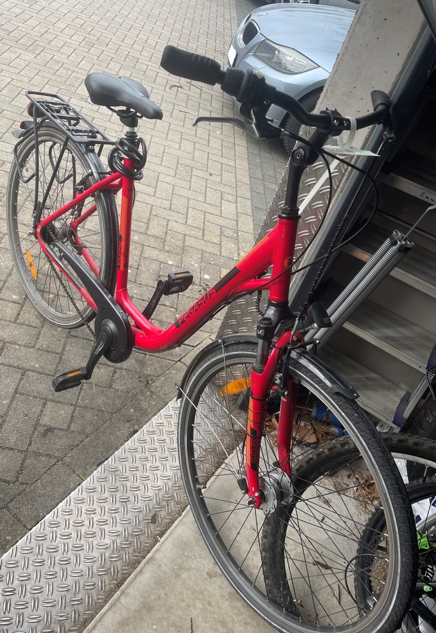 POL-KLE: Kleve/Emmerich - Fahrrad sichergestellt: Wem gehört dieses Damenrad?